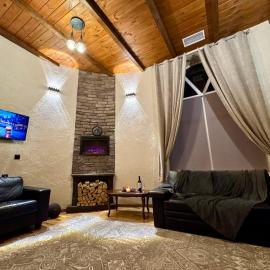 Viesnīca Casa Cedru-piscina calda cu jacuzzi si sauna pilsētā Ialoveni