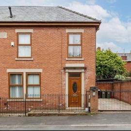 Albert Stays - 5 bed Sleeps 11 - Free Parking