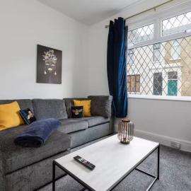 Connaught Stays - Home from Home - Sleeps 7 - Free Wifi, Hotel in Preston
