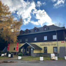 Hotel & Restaurant Adolfovský Dvůr, hotel u gradu 'Adolfov'