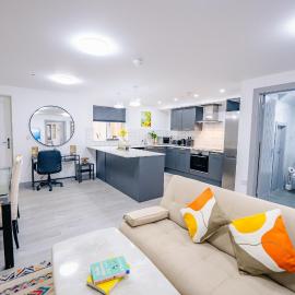 2 Bedroom 2 Bathroom Luxury Apartment - Fast WiFi & Free Parking, hotel in Cardiff