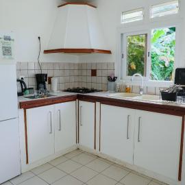 Bas de villa simple 3 chambres - Jardin privé - 20 minutes aéroport