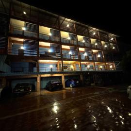 OYO 75596 The Sirisuk House, hotel em Ban Nong Nae