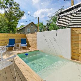 Haven Tiny House - Pool, Walk to Downtown