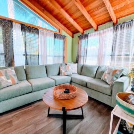 Pumba's Place - FUN, Lake, Pool- NO Cleaning fees!, hotel em Clermont