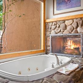 Adobe Village Villa with Private Patio- Wilderness, hotel in Sedona