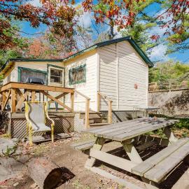 2-Bedroom Cottage #2 - Shortleaf Pine, hotel u gradu 'Gravenhurst'