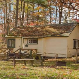 2-Bedroom Cottage #4 - Monterey Pine, hotel u gradu 'Gravenhurst'