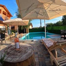 CASA DE VACANTA CLARA MARIA, hotel a Comarnic