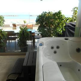 Kyma Beach - Delfini Apartment - Jacuzzi - up to 6 guests, hôtel à Kolymbari