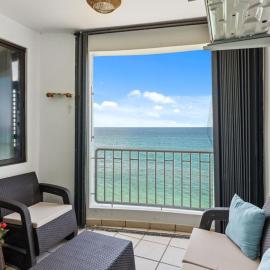 Beachfront Serene Apt at Victoria del Mar 3F，Stella的飯店