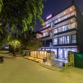 Hotel Aura Grand sector 63A Noida I Couple Friendly, hotell i Noida