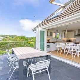 Rooftops Sleeps 8 Hot Tub Views Log Burner