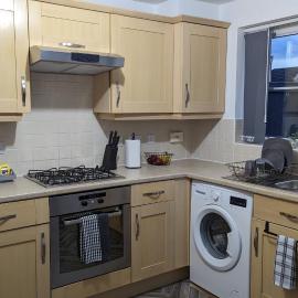 Modern Four Bedroom House near Attractions, Stadium, Town Centre, Parks and Lake - Sky n Netflix - Convenient Transport