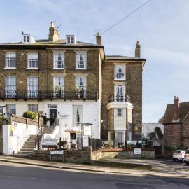 Hubert House Guesthouse, Hotel in Dover