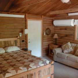 HONEYSUCKLE - Rustic cabin for 2 in Oak Creek Canyon, hotel di Sedona