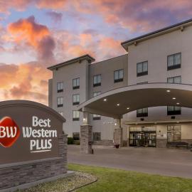 Best Western Plus Williston Hotel & Suites，威利斯頓的飯店