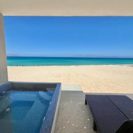 Viesnīca Beachfront Luxury Condo Private Jacuzzi Ocean Views pilsētā La Ventana