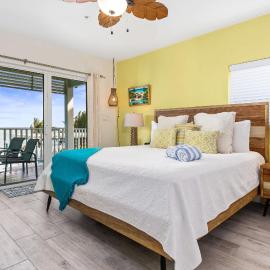 The Sea Spray Ocean View Studio Cottage in East End