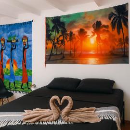 Villa Salvador - New Private Suite & Kitchen walk to Playa Chiquita