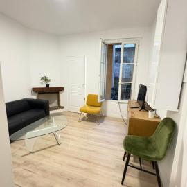 Appartement chic et moderne au cœur du mythique Marché des Antiquités, hotel a Saint-Ouen