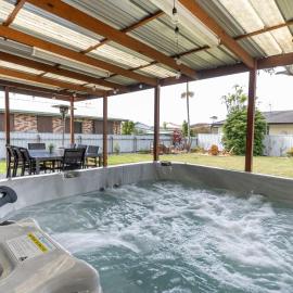 Villa Maris - Pet Friendly with Spa & Fire Pit
