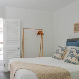 Inner City One Bedroom Apartment with Pool View 22