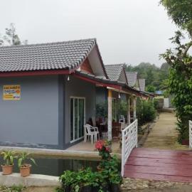 ลาภะ เกสท์เฮาส์ บ้านรักไทย Lapha guest house, Hotel in Ban Rak Thai