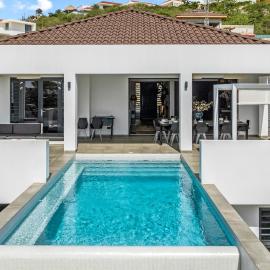 Luxury 5BR Villa with Private Pool The Cove by Bocobay, hotel in Grote Berg