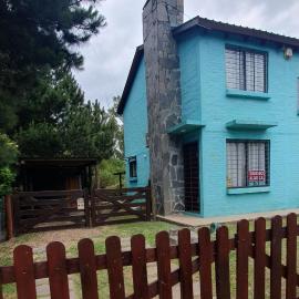 Hermosa casa con piscina en Bella Vista Piriápolis a 2 c de la playa, hotel in Bella Vista