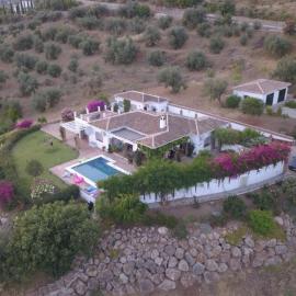 Maison spacieuse avec piscine et vue