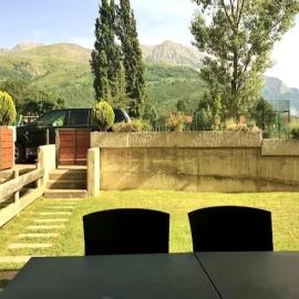 Casa con jardín y vistas a la montaña, hotel in Panticosa