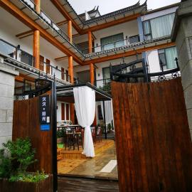 Dali Jiujiu Sunshine Boutique Homestay – hotel w mieście Dali