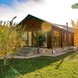 Wooden House in WildLife Refuge, Hotel in Vedi