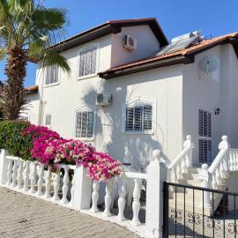 Luxury 5-Bedroom Villa Sarcon 88 on seaside, Hotel in Boğaz