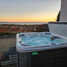Zenit Wellness Hotel Balaton, viešbutis mieste Vonyarcvashegy