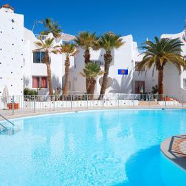 Las Tortugas Bungalow Beach, hotel in Arona