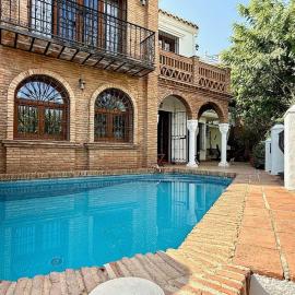 Puebla Aida with Private Pool by Solrentspain, hotel in Mijas Costa