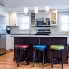 Beautiful & Romantic 1BR Cottage w/Beach Locker, Hotel in Ocean Grove