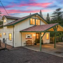 Bearfoot Cabin 15 Min to Yosemite Gate!, hotel in Oakhurst