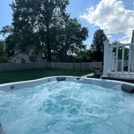 Stylish NoDa Gem Hot Tub, Games and Walk to Dining, Hotel in Charlotte