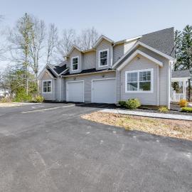 Group-Friendly 10BR Townhouse, Best Area in Bloomfield