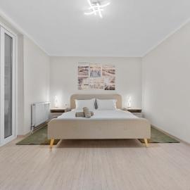 Casa Albă, hotel u gradu Roman