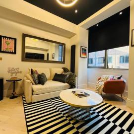 Stylish New Build Flat Just 300m from Tube Station