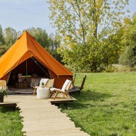 Glamping Chateau d'Hamont, хотел в Herk-de-Stad