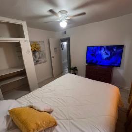 Central Phoenix Value Stay Yellow Room, hotel in Phoenix
