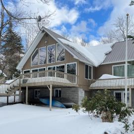 6 Mi to Ski Slopes: 'Oak View' Lakefront Home!, hotell i Lake Pleasant