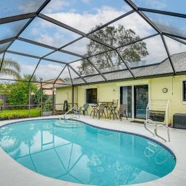 7 Mi to Beach! Poolside Oasis in Port Orange、ポート・オレンジのホテル