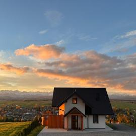 Domek na Wielkiej Górze z widokiem na Tatry, blisko szlaku na Turbacz