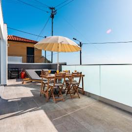 Villa Bisa II, jacuzzi and sea view, hotel in Arco da Calheta